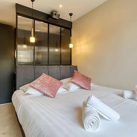 Montaigne Executive * Paris