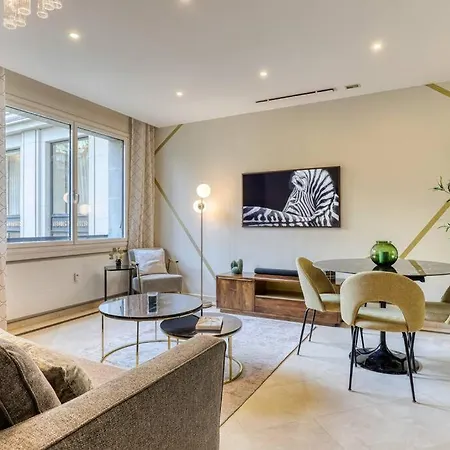 Montaigne Executive شقة