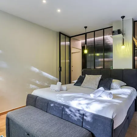 Montaigne Executive Apartamento *