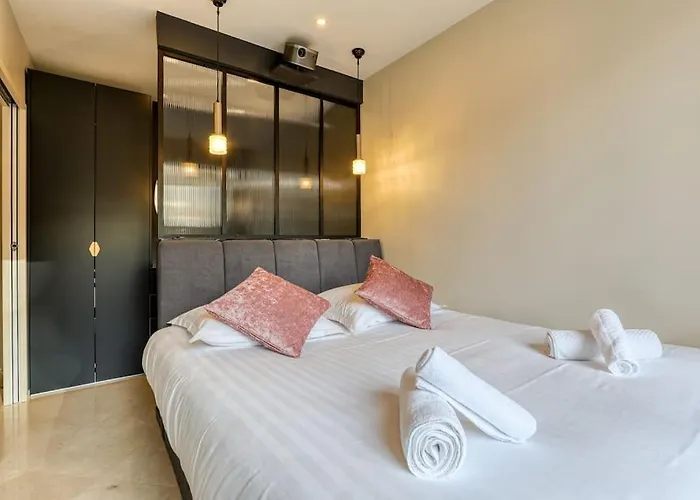 Montaigne Executive * 巴黎