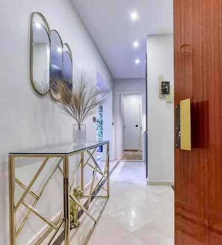 Montaigne Executive شقة