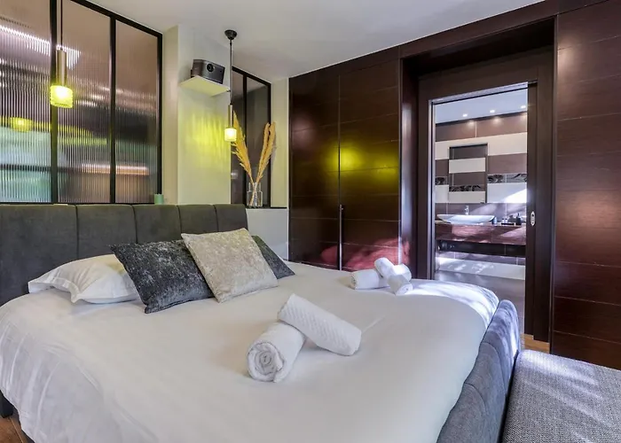 Montaigne Executive Apartman *