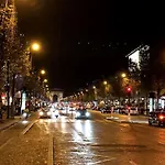 Apartment Montaigne Executive Paris