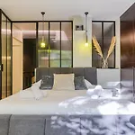 Montaigne Executive Apartment Paris