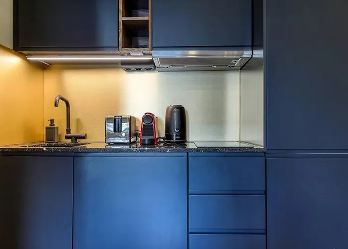 Montaigne Executive * Paris