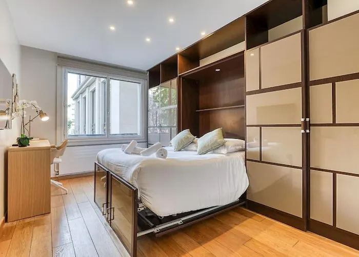 Montaigne Executive * Paris