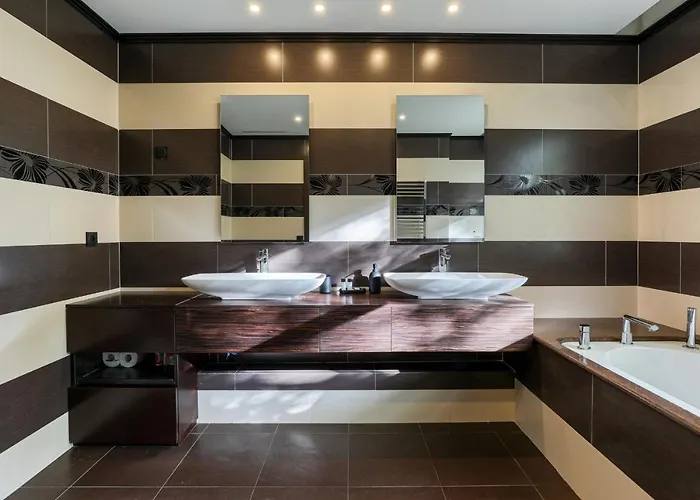 Montaigne Executive * Paris